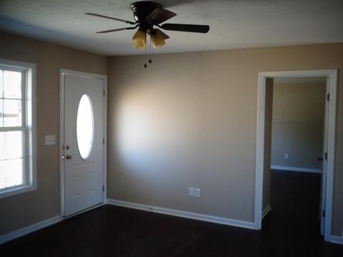 110 3rd Ave S, Decherd, TN 37324 photo 2