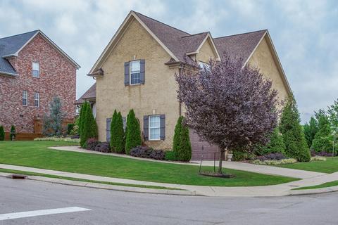 2000 Crye Crest Cv, Spring Hill, TN 37174 photo 2