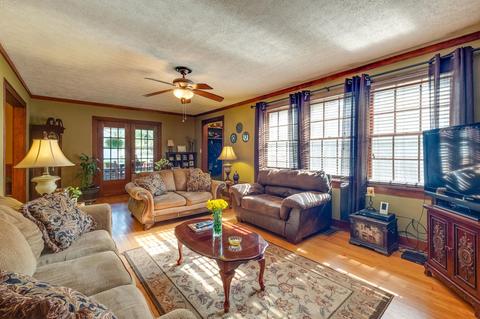 407 Murrell St, Dickson, TN 37055 photo 3
