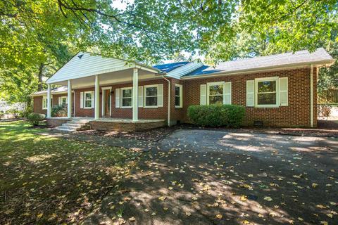 204 E Hills Ter, Dickson, TN 37055 photo 1