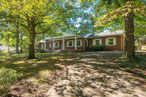 204 E Hills Ter, Dickson, TN 37055 photo 2