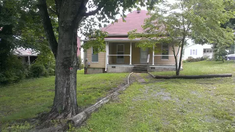 414 Rickert, Dickson, TN 37055 photo 2
