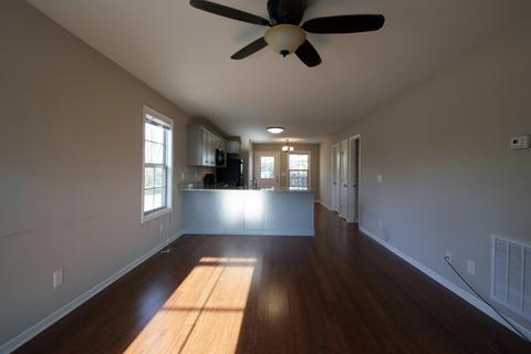 411 E Cedar St, Dickson, TN 37055 photo 4