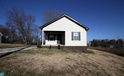 411 E Cedar St, Dickson, TN 37055 photo 2
