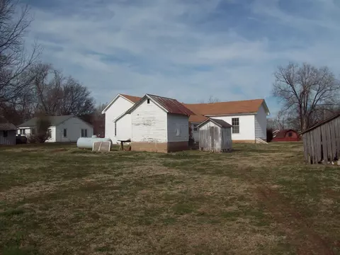 213 Walnut St, Decherd, TN 37324 photo 2