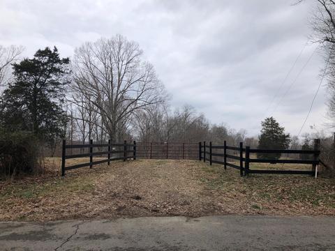 1820 E Piney Rd, Dickson, TN 37055 photo 1