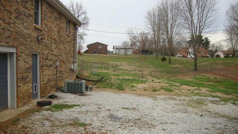 109 Chestnut Dr, Dickson, TN 37055 photo 4
