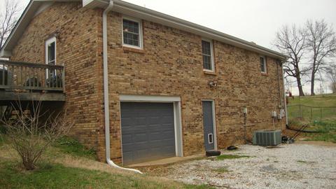 109 Chestnut Dr, Dickson, TN 37055 photo 3
