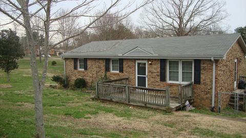 109 Chestnut Dr, Dickson, TN 37055 photo 2