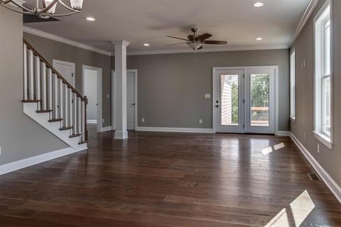 402 W College St, Dickson, TN 37055 photo 7