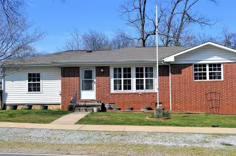307 Spring St, Decherd, TN 37324 photo 2