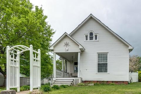 212 E Walnut St, Dickson, TN 37055 photo 1