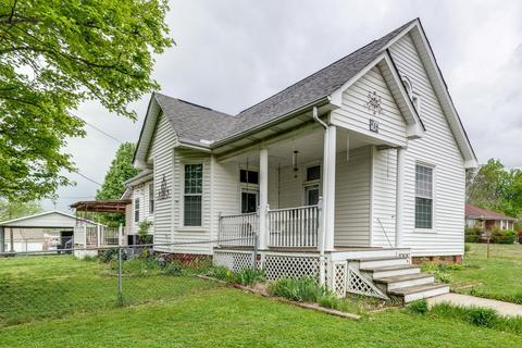 212 E Walnut St, Dickson, TN 37055 photo 3
