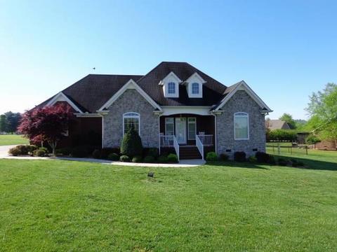 218 Barton Dr, Normandy, TN 37360 photo 1