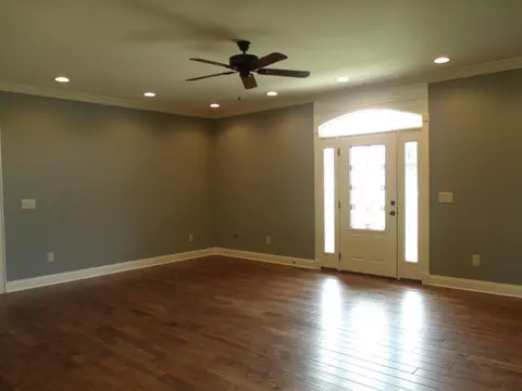 131 Majestic Dr, Winchester, TN 37398 photo 2