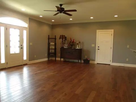 131 Majestic Dr, Winchester, TN 37398 photo 3