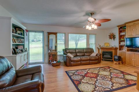 115 E Circle Dr, Burns, TN 37029 photo 2