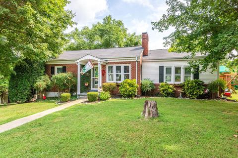 411 Murrell St, Dickson, TN 37055 photo 1