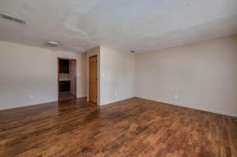 605 E State St, Murfreesboro, TN 37130 photo 2