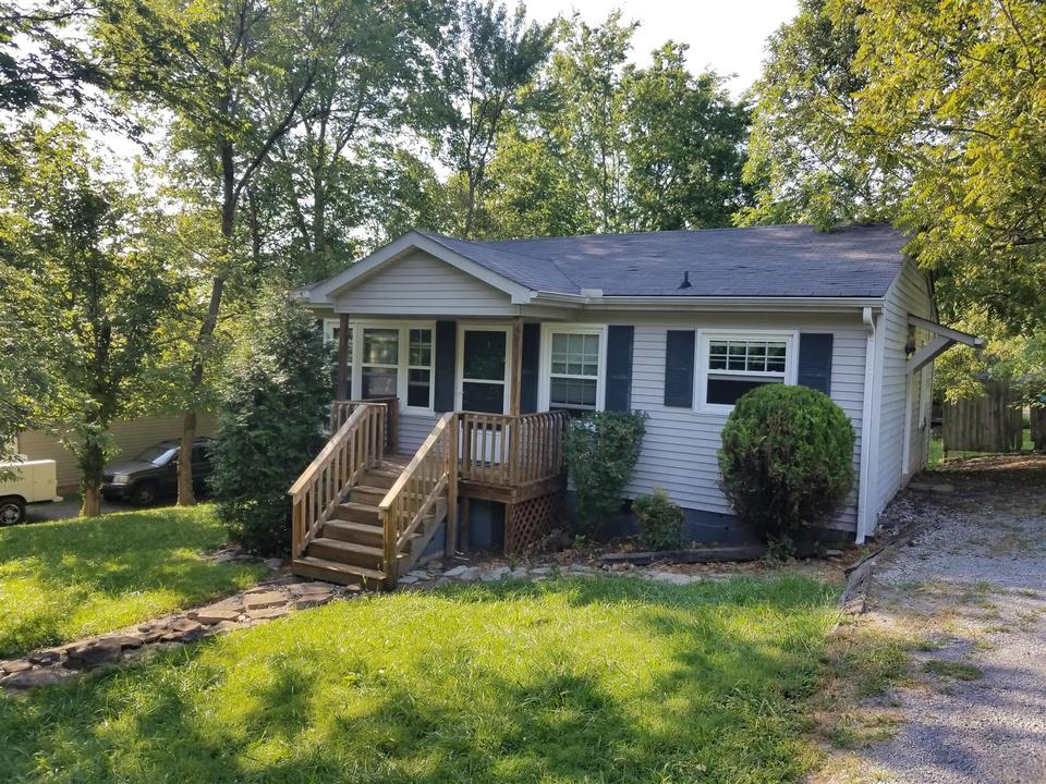  309 Broad St, Wartrace, TN 37183 photo 2