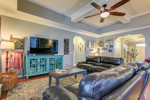 2323 Dewey Dr, Spring Hill, TN 37174 photo 1
