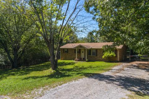 114 Maple St, Dickson, TN 37055 photo 2