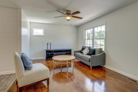 409 E Cedar St, Dickson, TN 37055 photo 6
