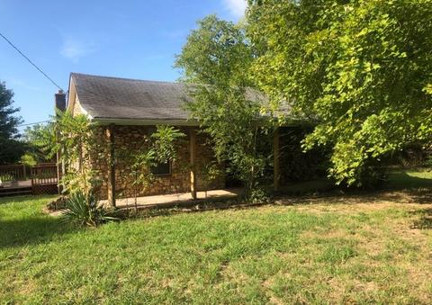 200 S 3rd St, Dickson, TN 37055 photo 1
