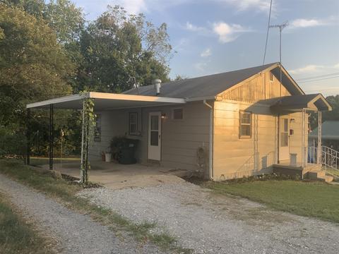 205 Walker St, Dickson, TN 37055 photo 4