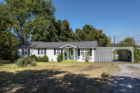 705 E Broad St, Dickson, TN 37055 photo 1