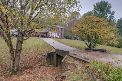 206 Brady Dr, Dickson, TN 37055 photo 1