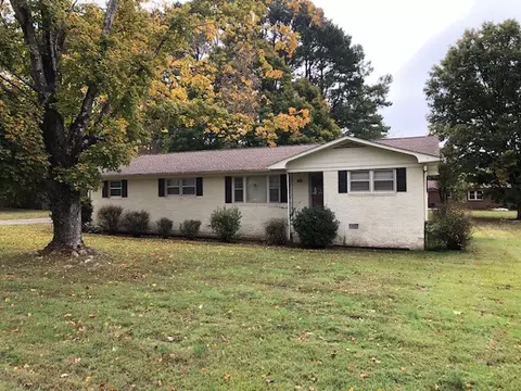 305 Kelly Dr, Decherd, TN 37324 photo 1