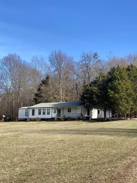 338 Stevens Ln, Decherd, TN 37324 photo 2
