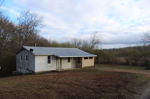586 Highway 100, Centerville, TN 37033 photo 4