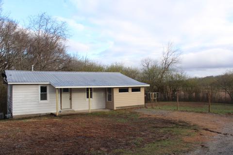 586 Highway 100, Centerville, TN 37033 photo 1