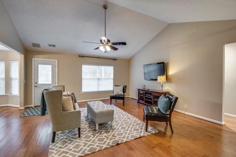 924 Hickory Pointe, Dickson, TN 37055 photo 2