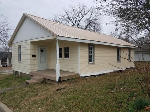 103 Spring St, Dickson, TN 37055 photo 1