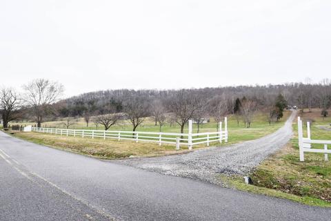 475 Wolf Hill Rd, Bethpage, TN 37022 photo 2