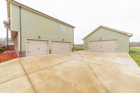 4875 Devers Rd, Southside, TN 37171 photo 2