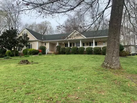 201 Swift Ln, Cunningham, TN 37052 photo 1