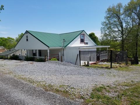 906 W 3rd St, Dickson, TN 37055 photo 2