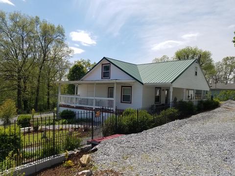 906 W 3rd St, Dickson, TN 37055 photo 1
