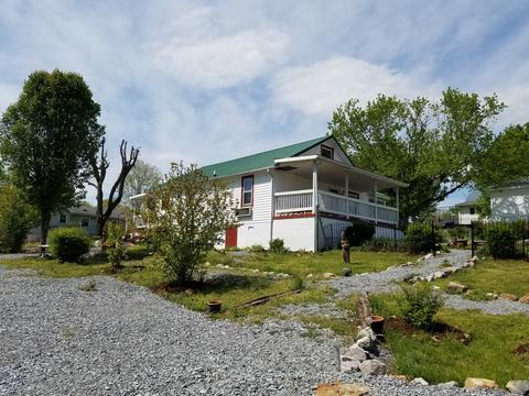 906 W 3rd St, Dickson, TN 37055 photo 7