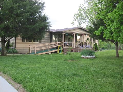 8127 Franks Ferry Rd, Walling, TN 38587 photo 1