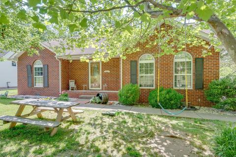 204 Luther Ct, Dickson, TN 37055 photo 1