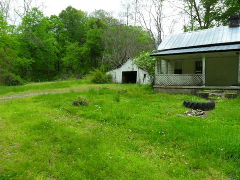 4160 Lem Davis Rd, Cunningham, TN 37052 photo 2