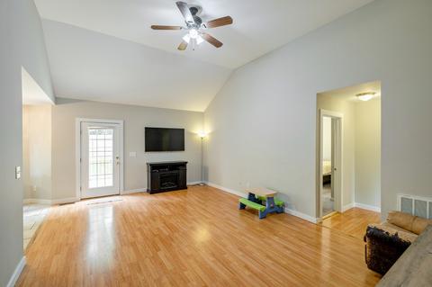 541 Leeza Loop, Dickson, TN 37055 photo 2