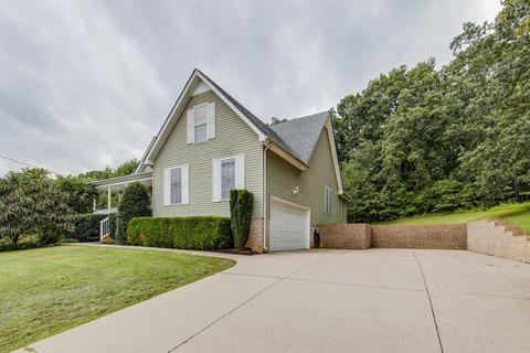 213 Stephen St, Dickson, TN 37055 photo 2
