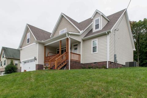 227 Stephen St, Dickson, TN 37055 photo 2