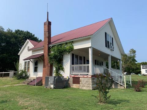 601 W Walnut St W, Dickson, TN 37055 photo 1